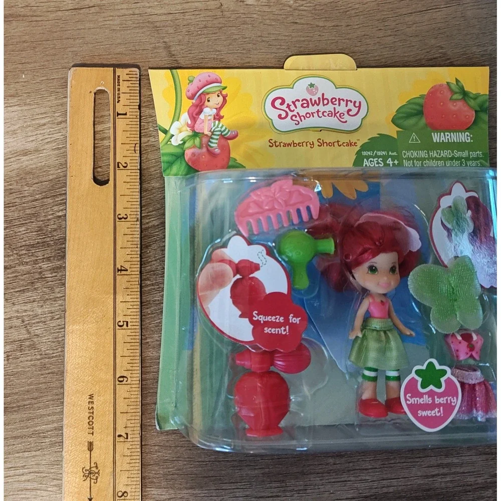 Strawberry Shortcake Mini Doll Toy Pink Green Scented Salon Set 2009 Hasbro
